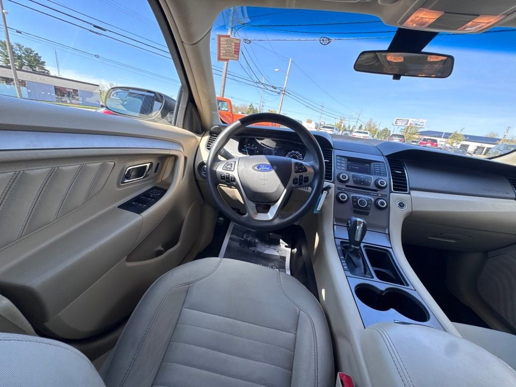2018 Ford Taurus SE