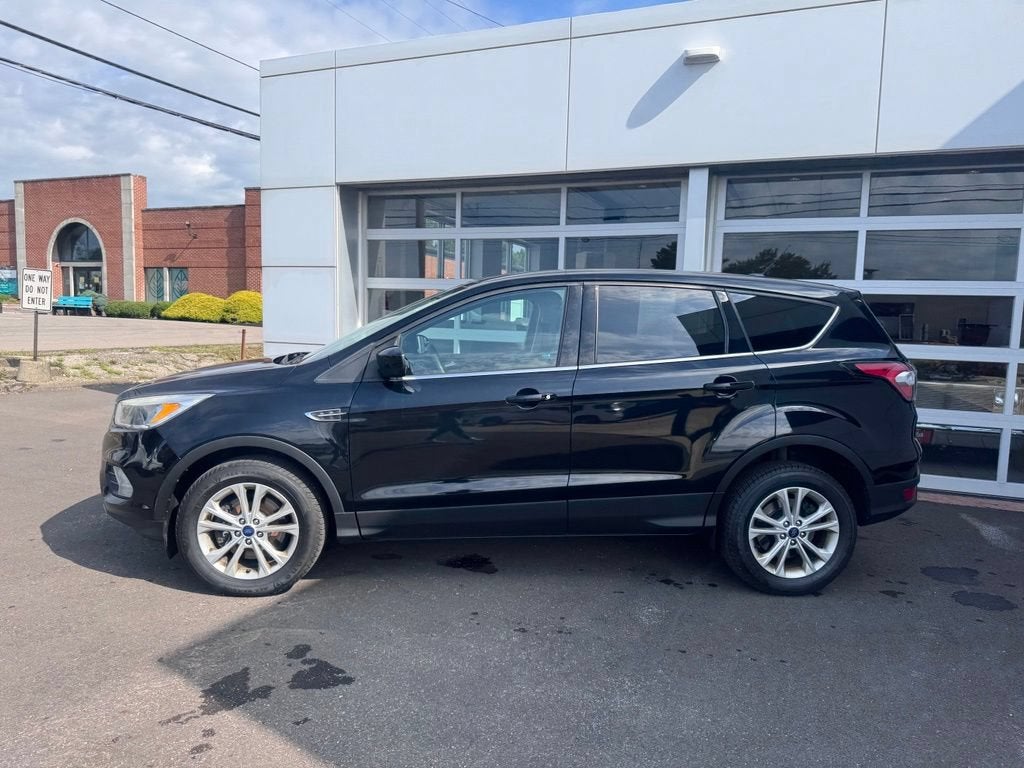 Used 2017 Ford Escape SE with VIN 1FMCU9GD4HUE18592 for sale in Mansfield, OH