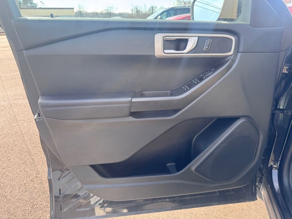 2023 Ford Explorer Base