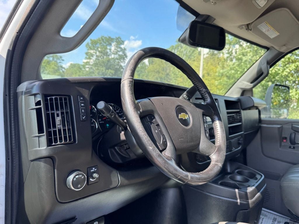 2022 Chevrolet Express Cutaway 3500 NA