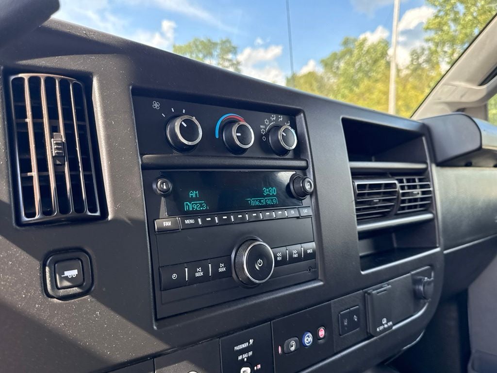 2022 Chevrolet Express Cutaway 3500 NA