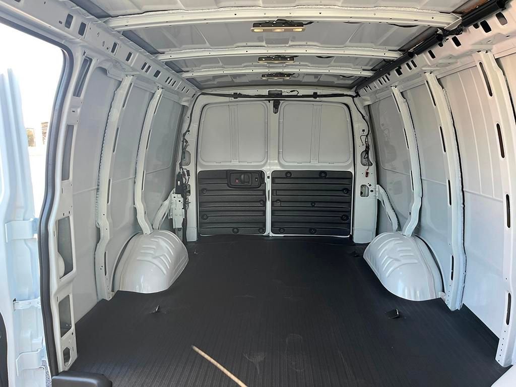 2025 GMC Savana Cargo 3500 Work Van