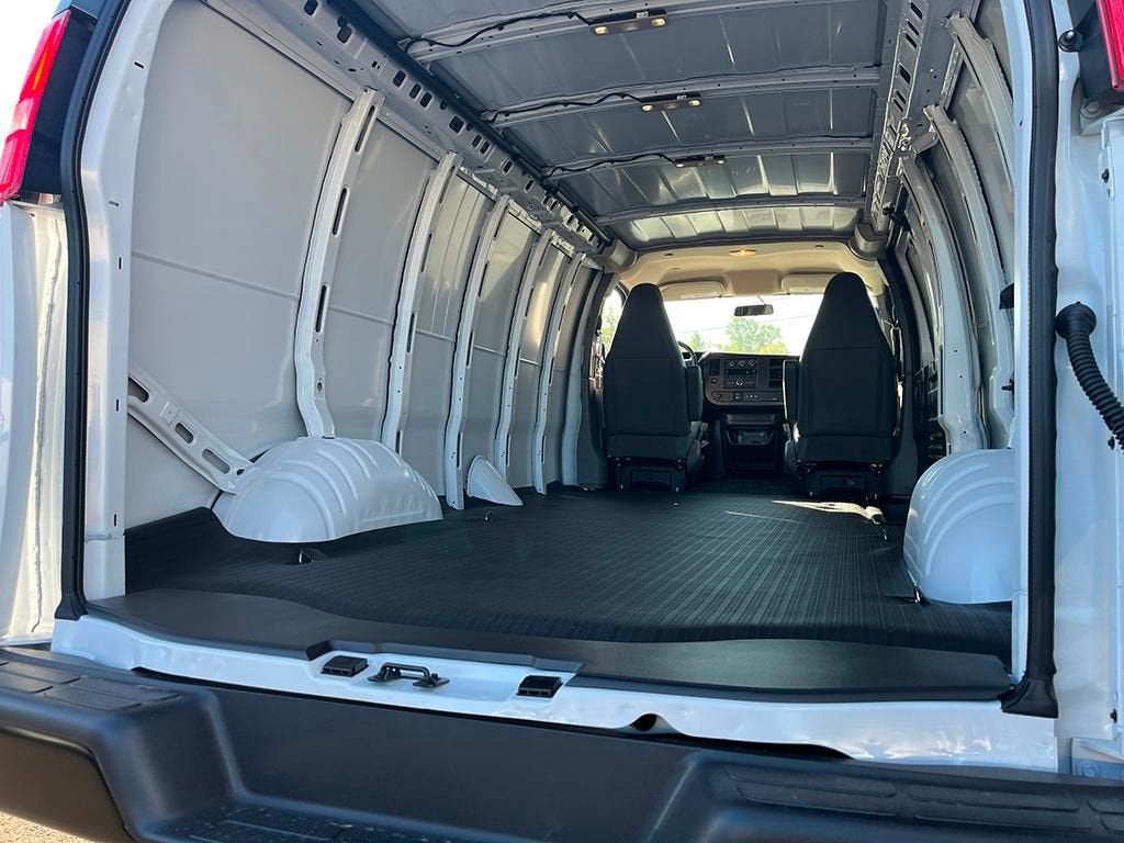 2025 GMC Savana Cargo 3500 Work Van