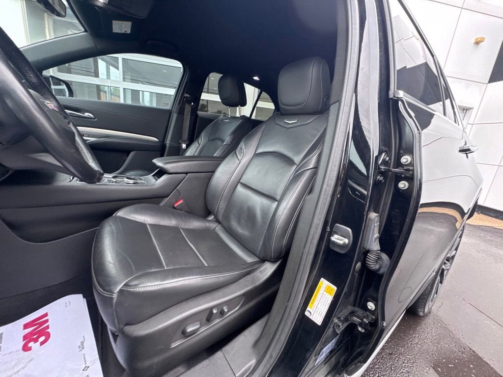 2022 Cadillac XT4 Premium Luxury