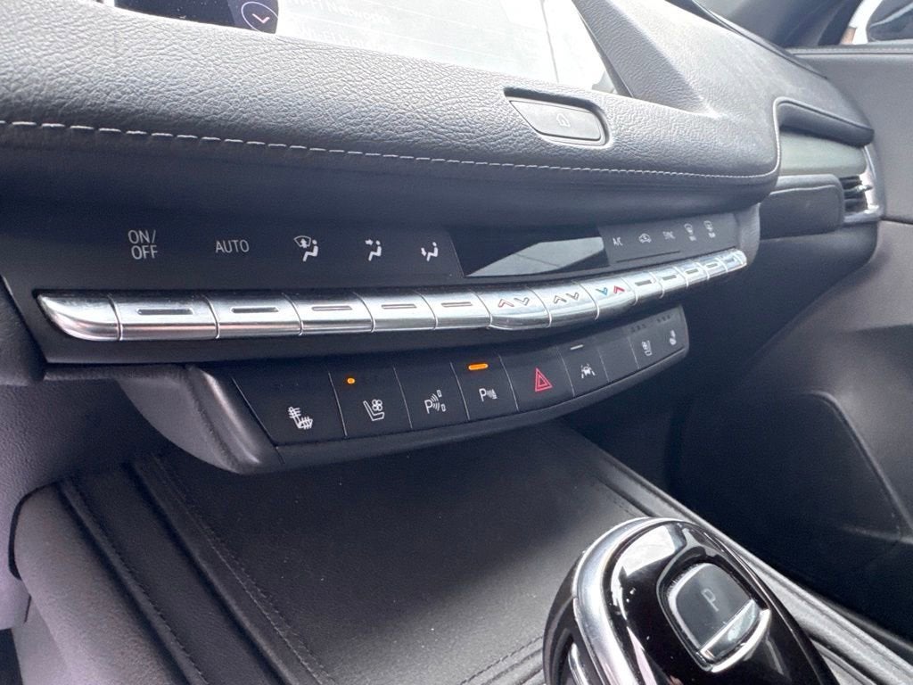 2022 Cadillac XT4 Premium Luxury