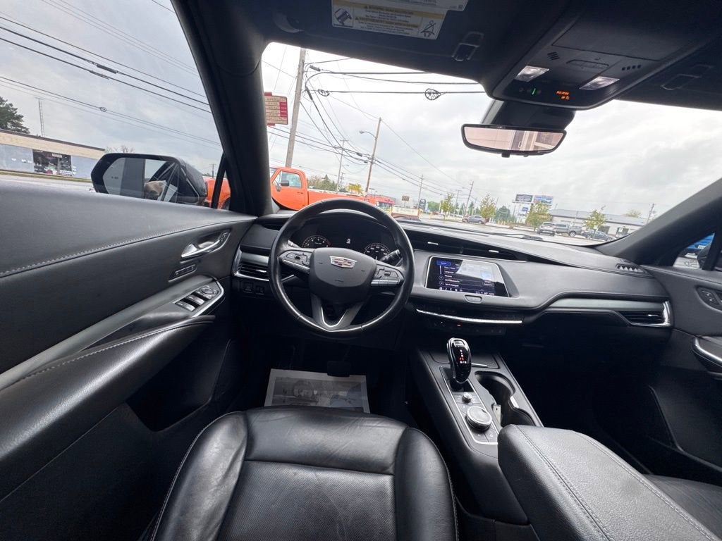 2022 Cadillac XT4 Premium Luxury