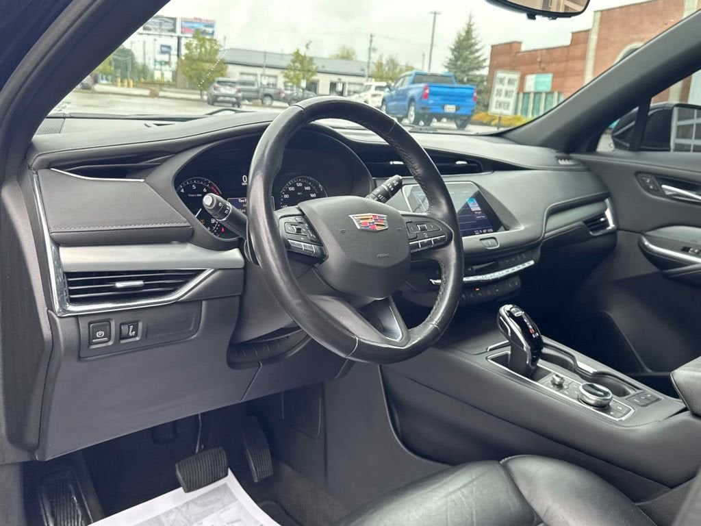 2022 Cadillac XT4 Premium Luxury