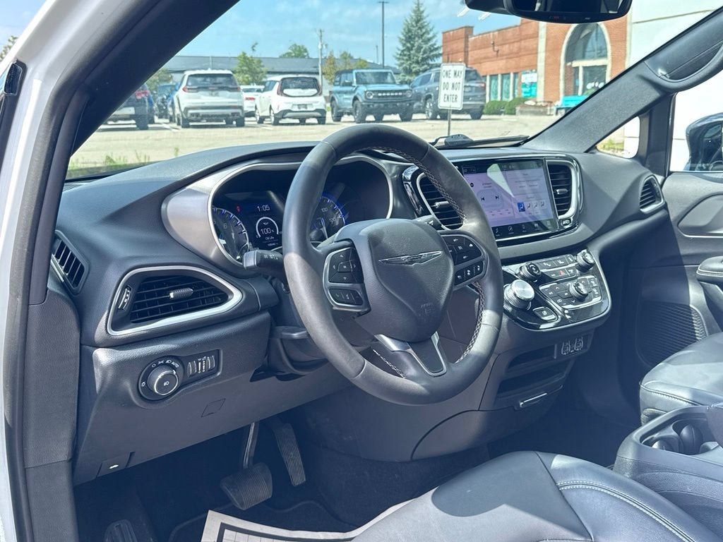 2025 Chrysler Pacifica Select