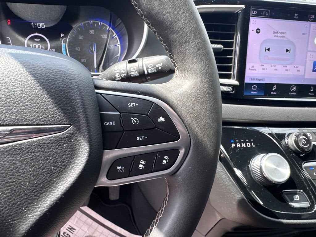 2025 Chrysler Pacifica Select