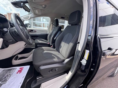 2024 Chrysler Voyager LX