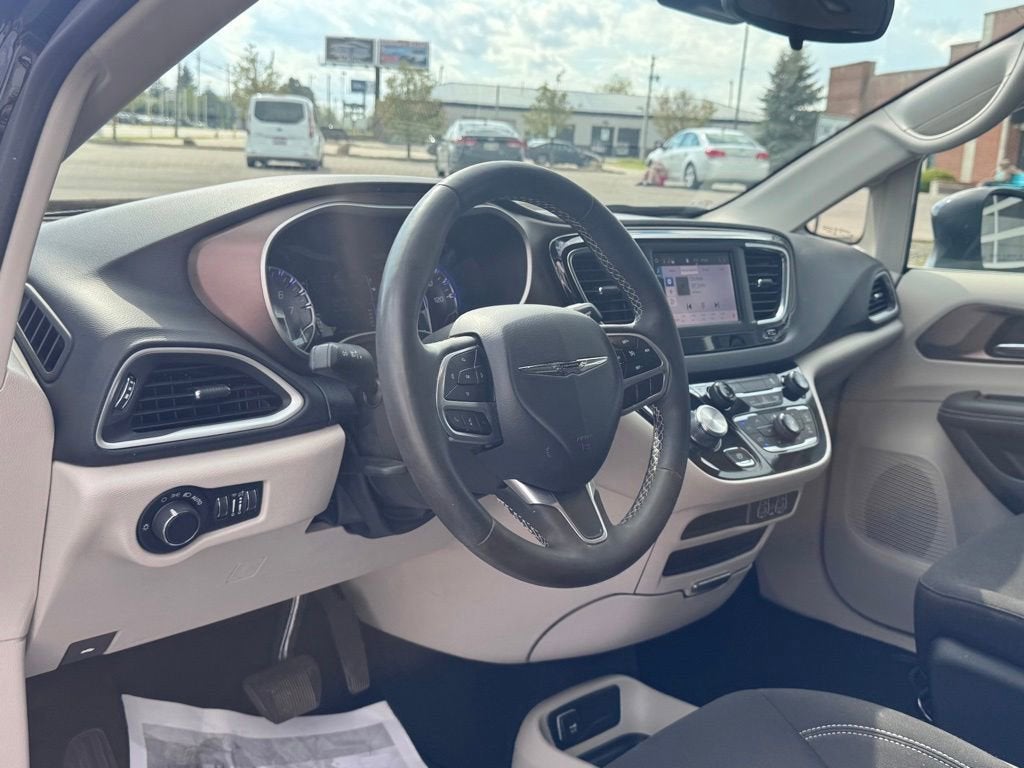 2024 Chrysler Voyager LX
