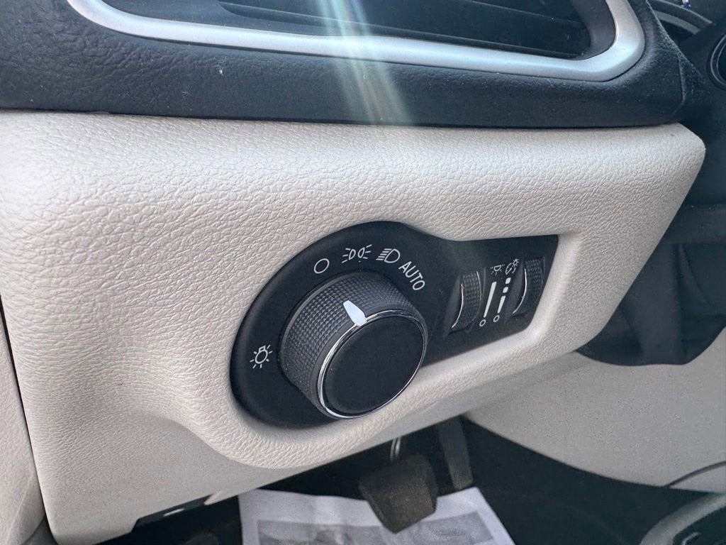 2024 Chrysler Voyager LX