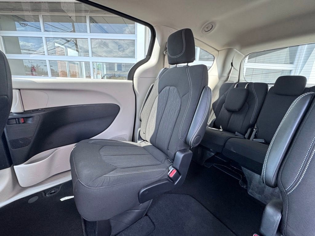 2024 Chrysler Voyager LX