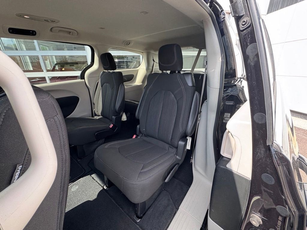 2024 Chrysler Voyager LX