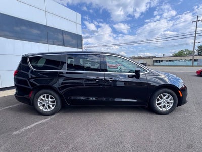 2024 Chrysler Voyager LX