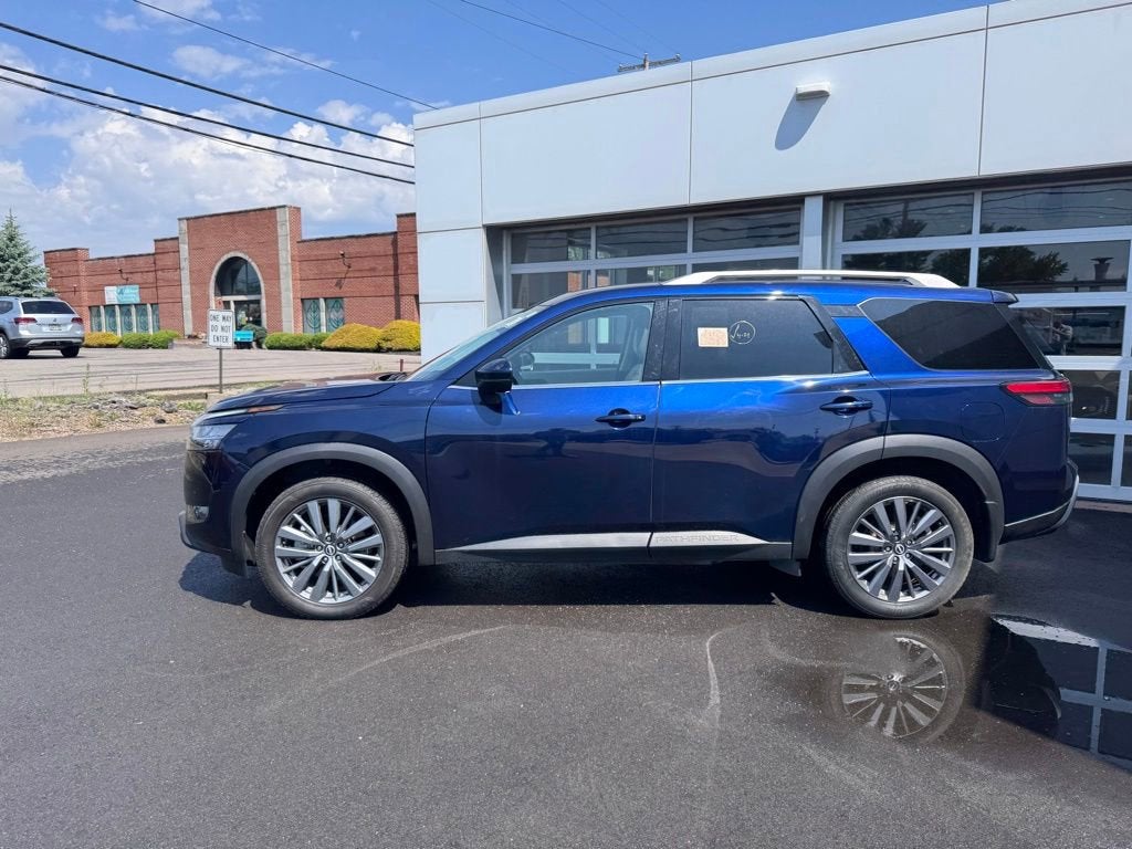2024 Nissan Pathfinder SL