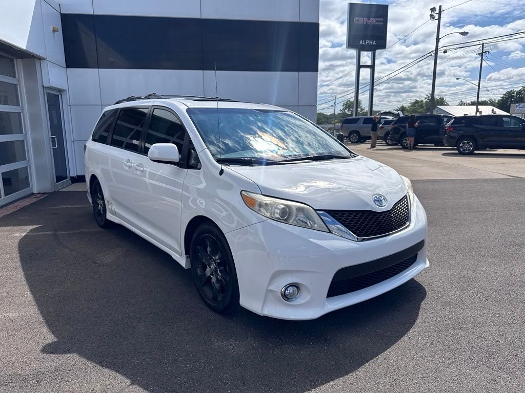 2012 Toyota Sienna SE 8 Passenger