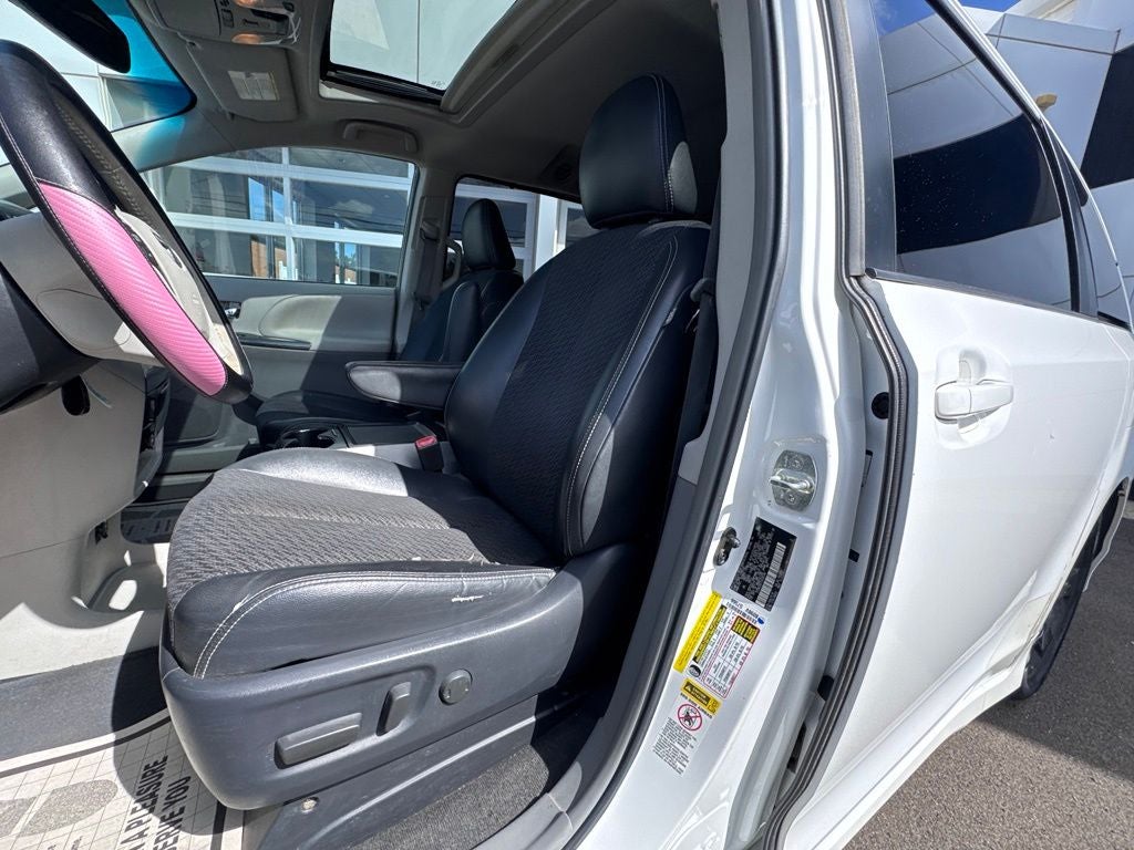 2012 Toyota Sienna SE 8 Passenger