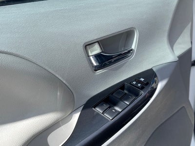 2012 Toyota Sienna SE 8 Passenger