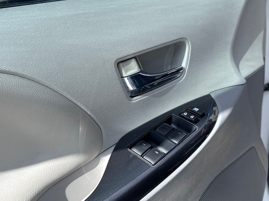 2012 Toyota Sienna SE 8 Passenger