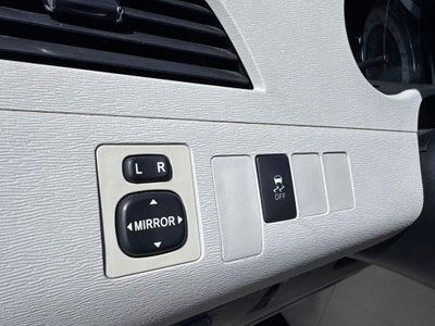 2012 Toyota Sienna SE 8 Passenger