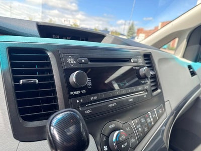 2012 Toyota Sienna SE 8 Passenger
