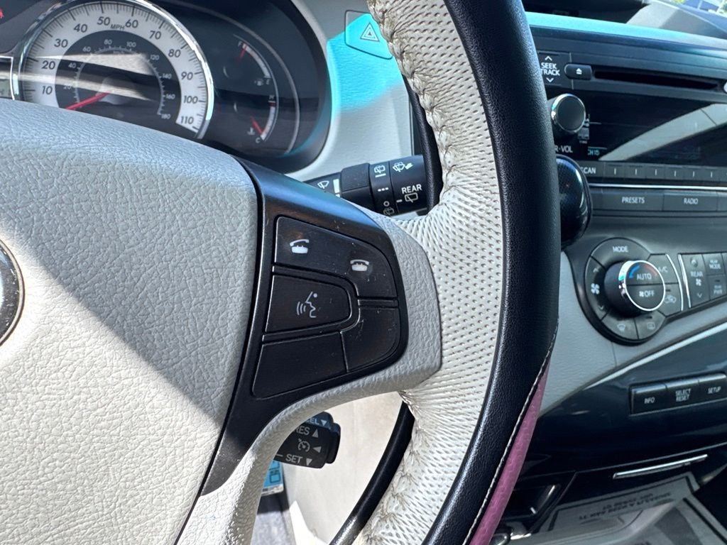 2012 Toyota Sienna SE 8 Passenger