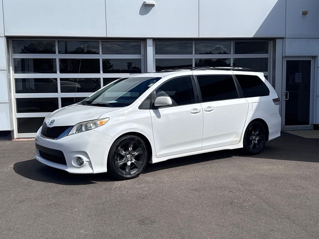 2012 Toyota Sienna SE 8 Passenger