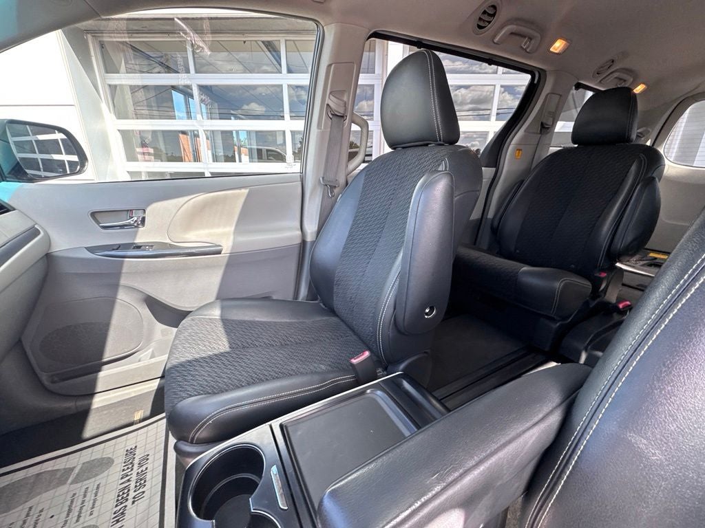 2012 Toyota Sienna SE 8 Passenger