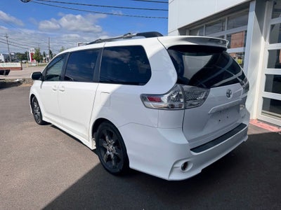2012 Toyota Sienna SE 8 Passenger