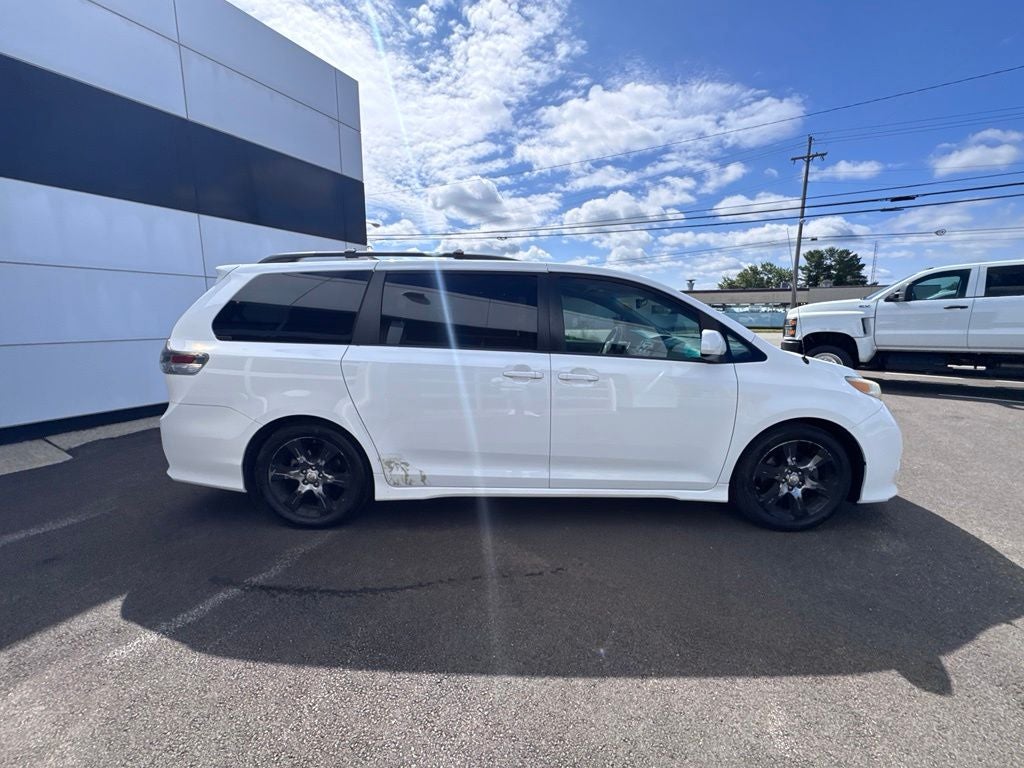 2012 Toyota Sienna SE 8 Passenger