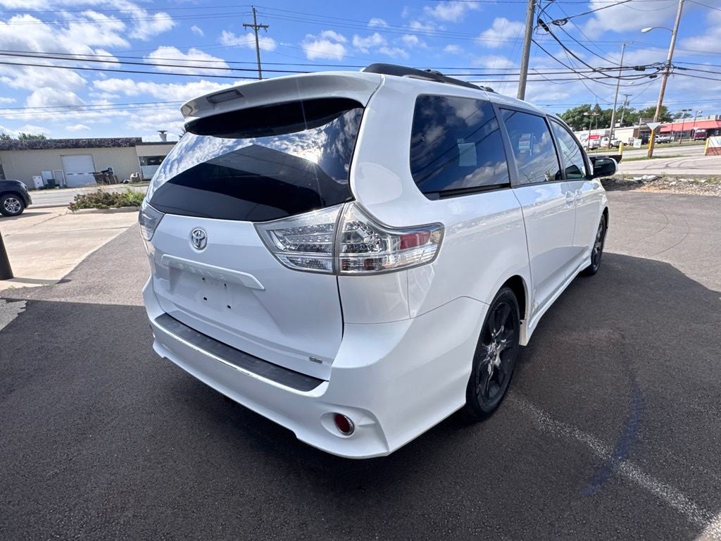 2012 Toyota Sienna SE 8 Passenger