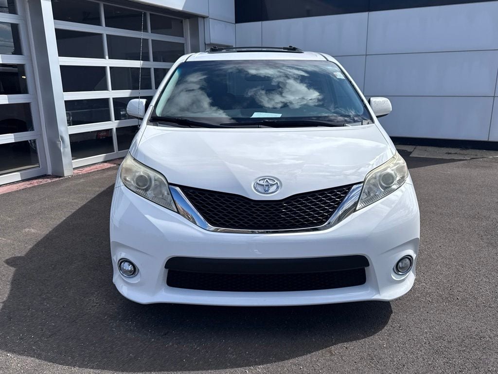 2012 Toyota Sienna SE 8 Passenger