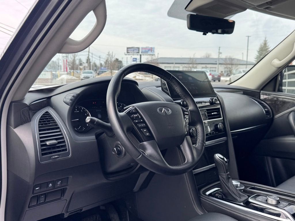 2024 INFINITI QX80 LUXE