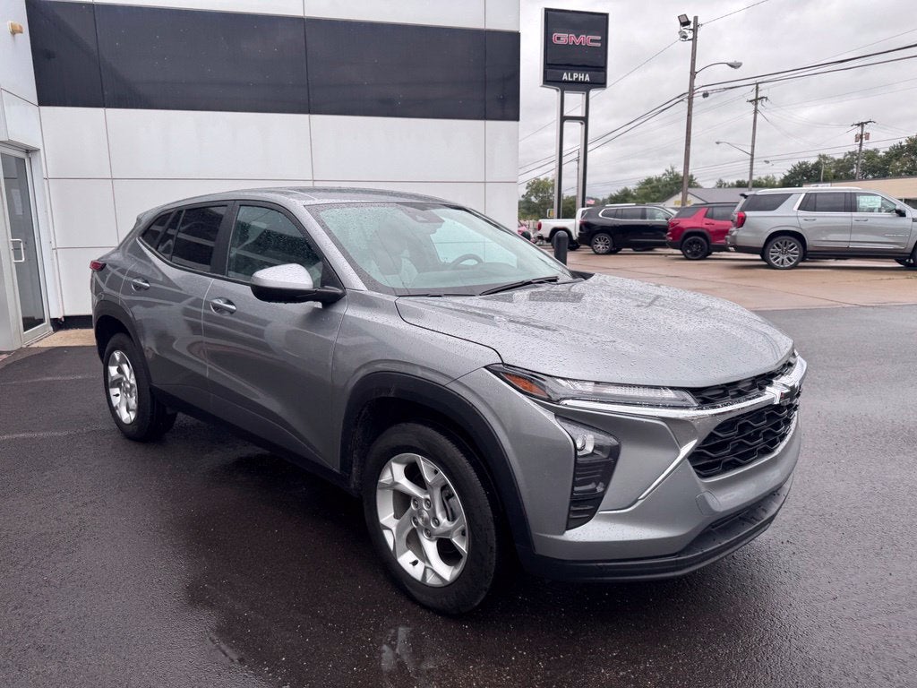 2025 Chevrolet Trax LS