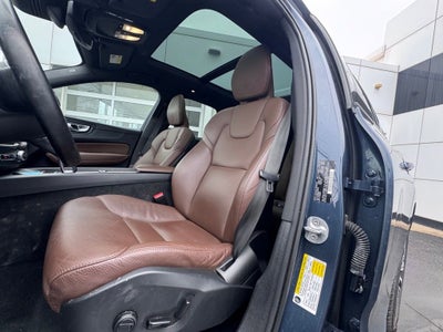 2023 Volvo XC60 Plus Dark Theme