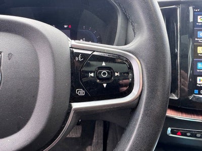 2023 Volvo XC60 Plus Dark Theme