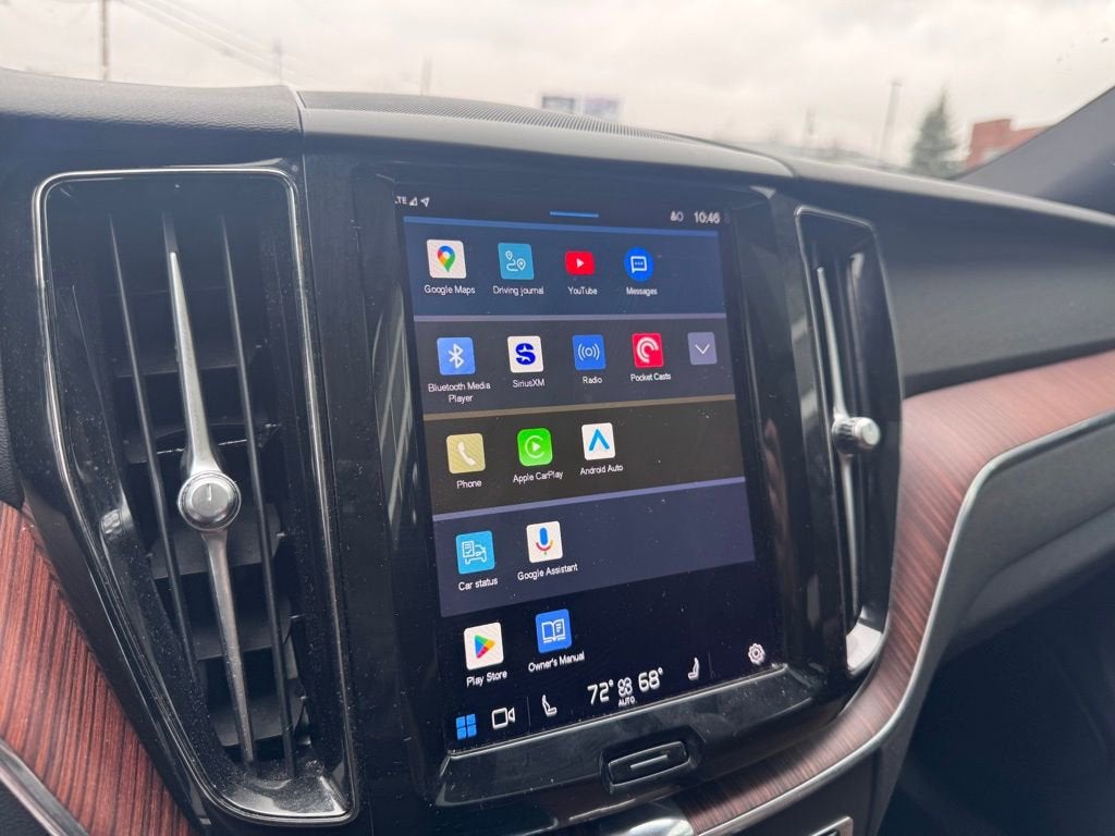 2023 Volvo XC60 Plus Dark Theme