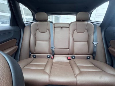 2023 Volvo XC60 Plus Dark Theme