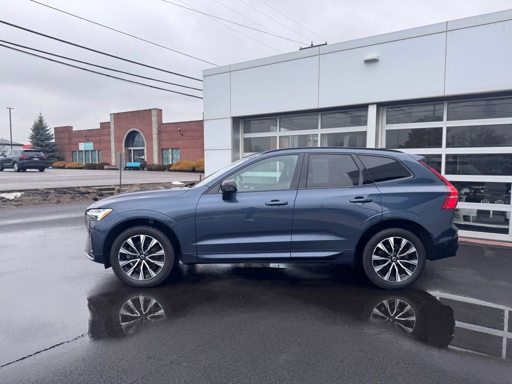 2023 Volvo XC60 Plus Dark Theme