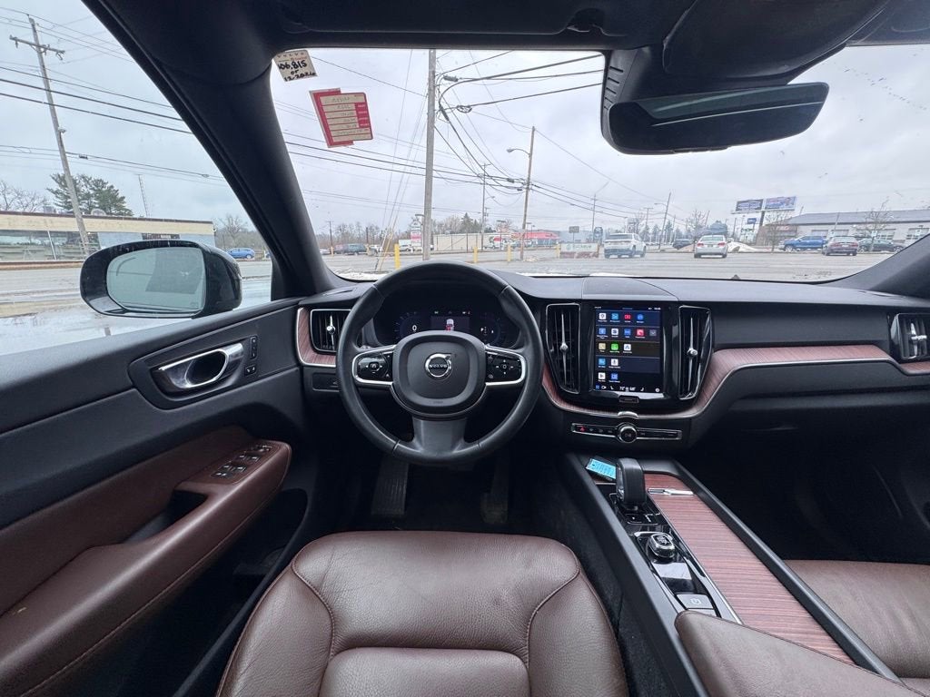 2023 Volvo XC60 Plus Dark Theme