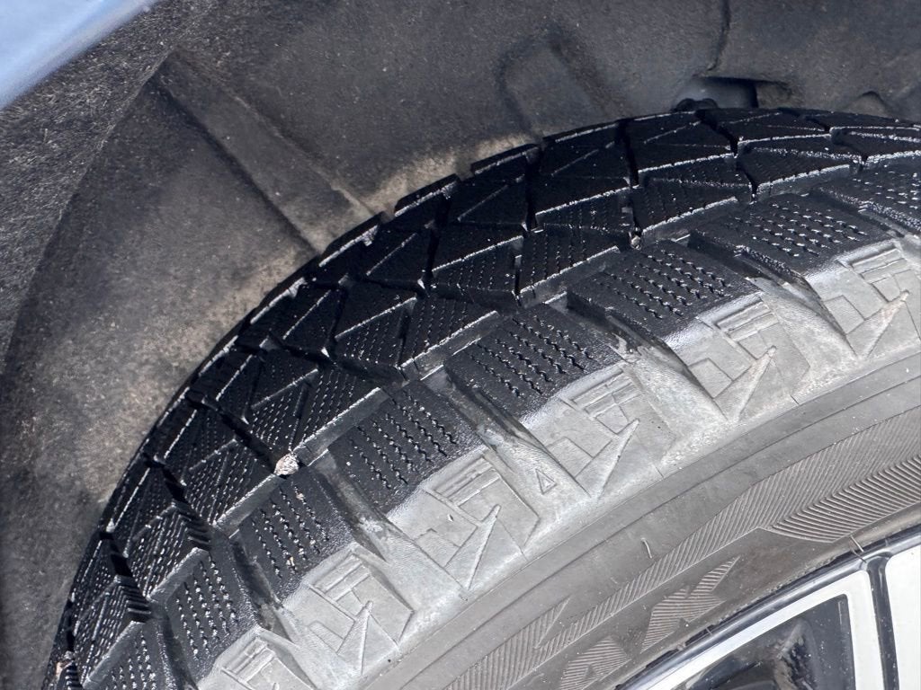 2023 Volvo XC60 Plus Dark Theme