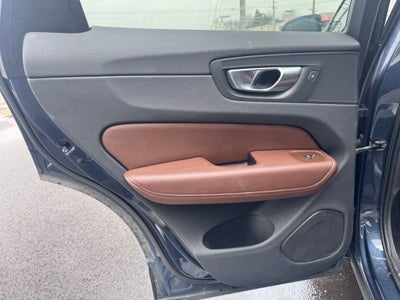 2023 Volvo XC60 Plus Dark Theme