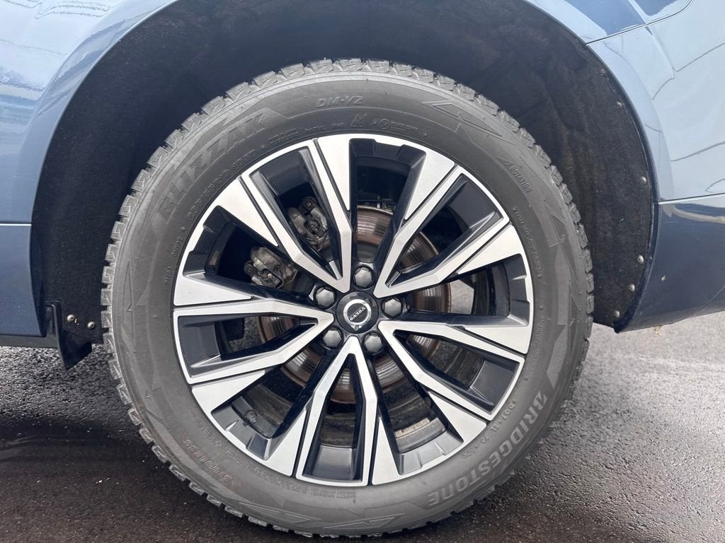 2023 Volvo XC60 Plus Dark Theme