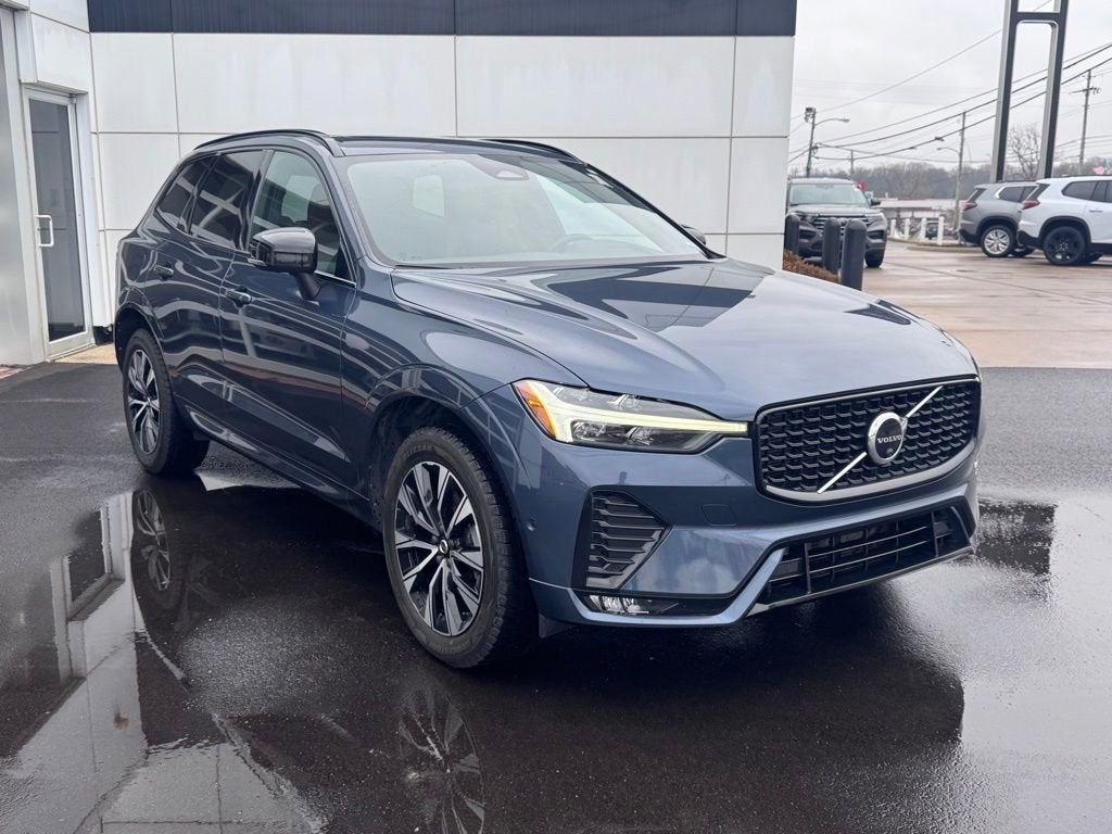 2023 Volvo XC60 Plus Dark Theme