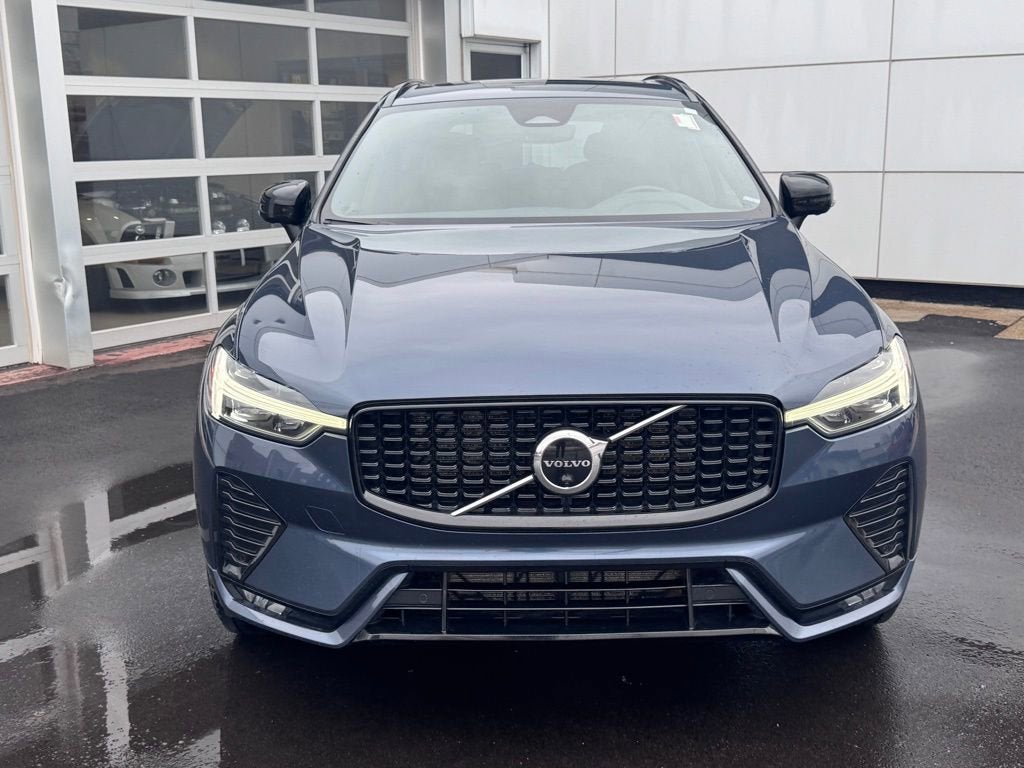 2023 Volvo XC60 Plus Dark Theme