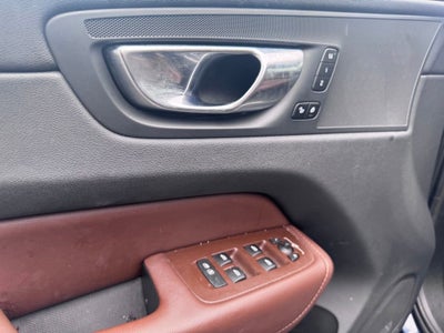 2023 Volvo XC60 Plus Dark Theme