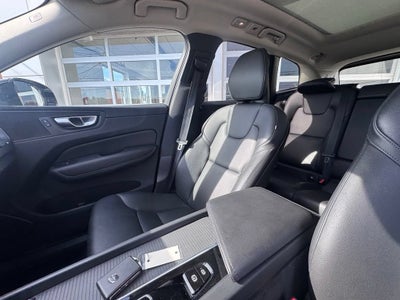2025 Volvo XC60 Plus