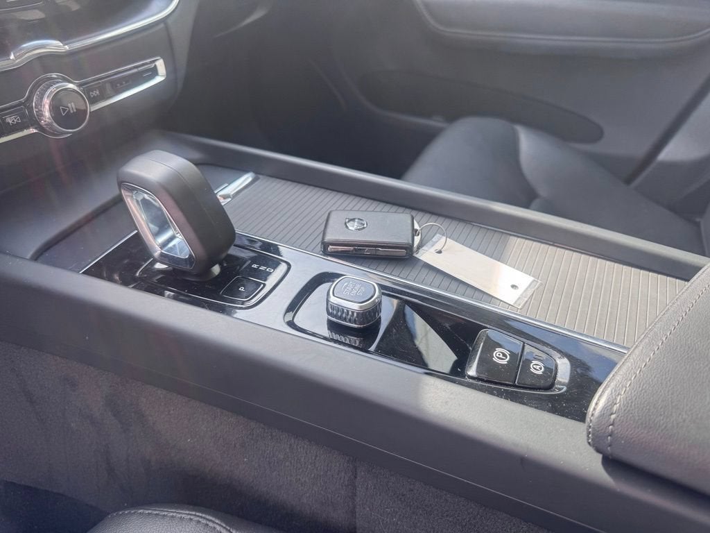 2025 Volvo XC60 Plus